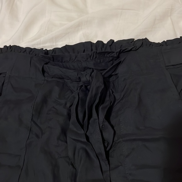 **Moving! EVERYTHING OBO** Black paper bag style shorts with tie belt - Picture 4 of 4
